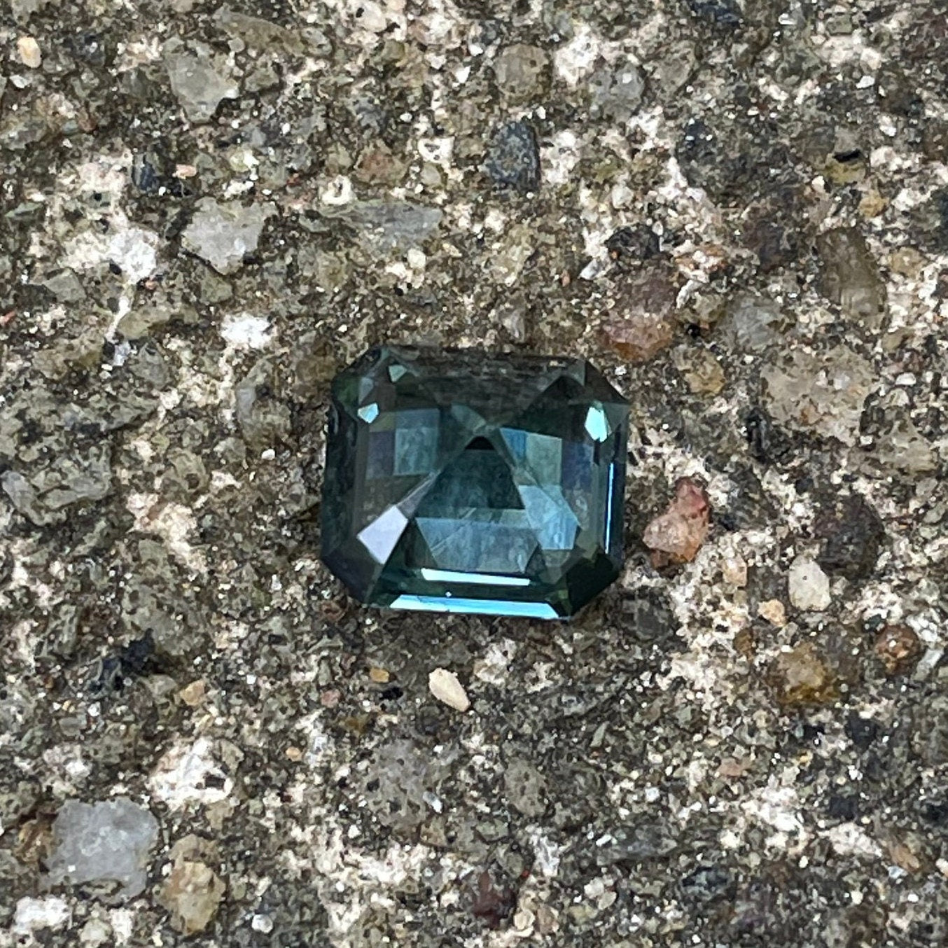 Teal Sapphire  1.25 Ct